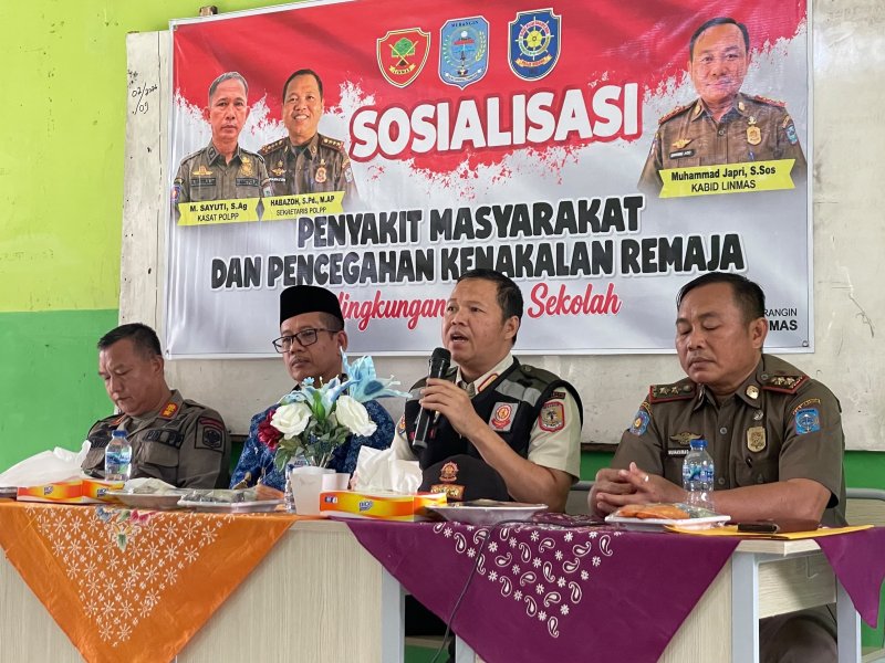 SATPOL PP KABUPATEN MERANGIN LAKSANAKAN SOSIALISASI PENYAKIT MASYARAKAT DAN KENAKALAN REMAJA DI SMKN 3 MERANGIN